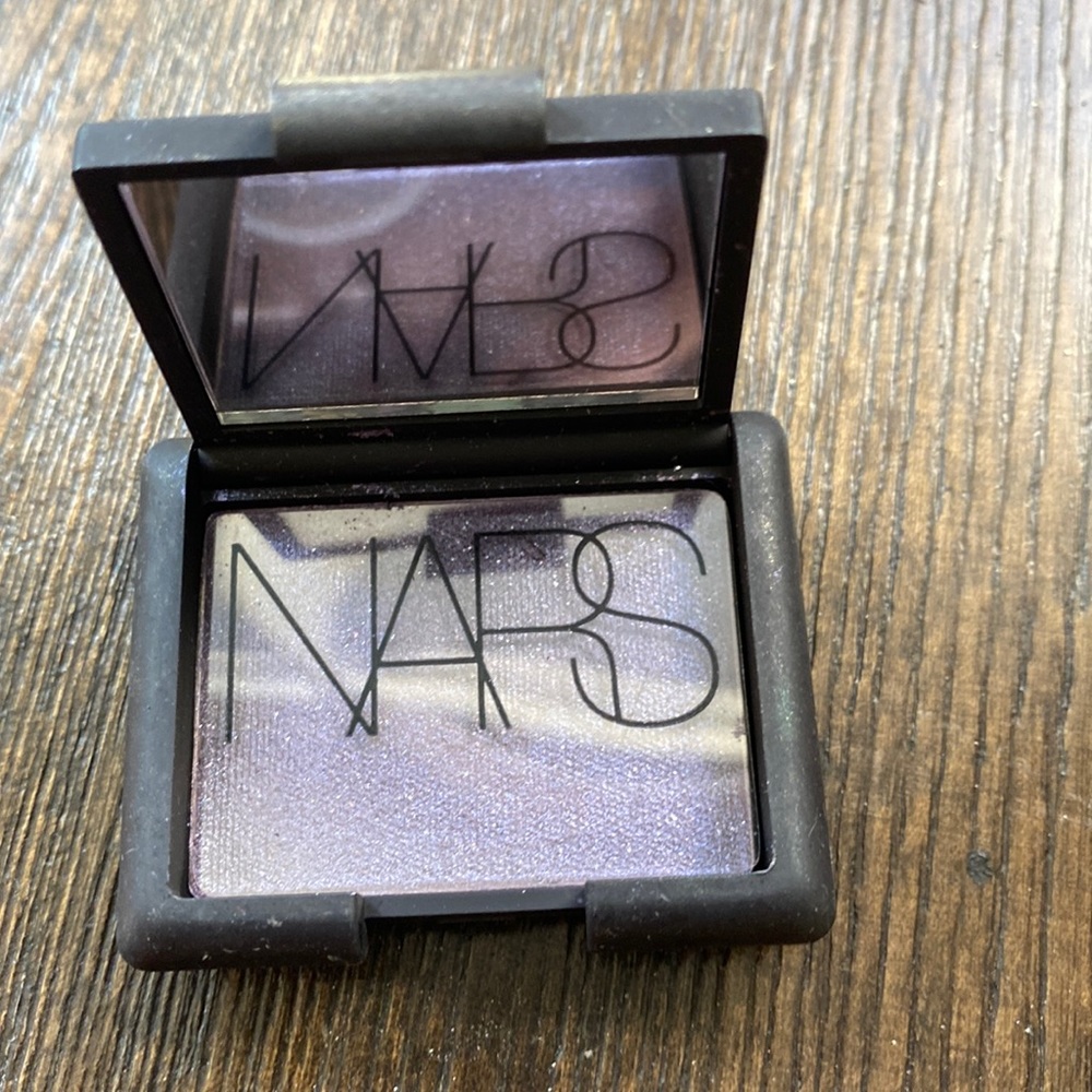 LIKE NEW NARS LIMITED EDITION eyeshadow color canberra